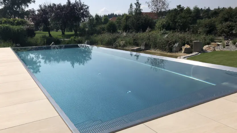Sanierter Pool mit Edelstahlwanne von Polytherm