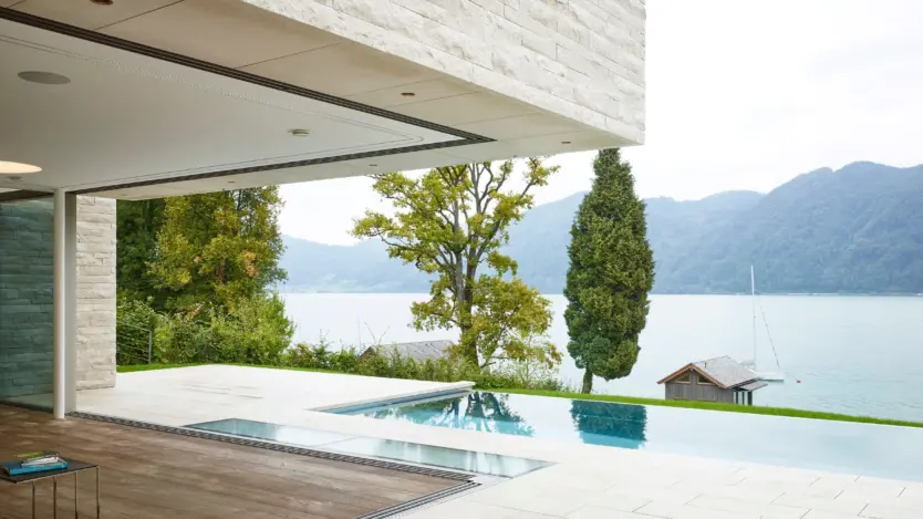 Infinity-Pool aus Edelstahl von Polytherm mit Überlaufkante zum Horizont