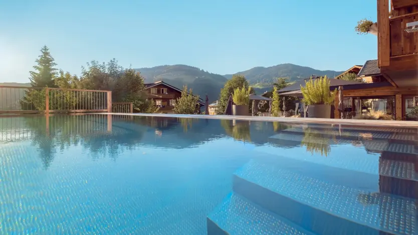 Edelstahl-Hotelpool von Polytherm im Almmonte Sensum