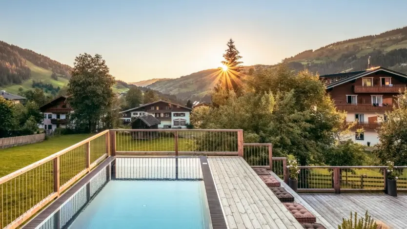 Edelstahl-Hotelpool von Polytherm im Almmonte Sensum