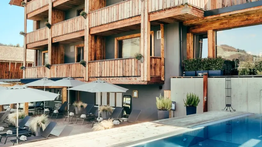 Edelstahl-Hotelpool von Polytherm im Almmonte Sensum