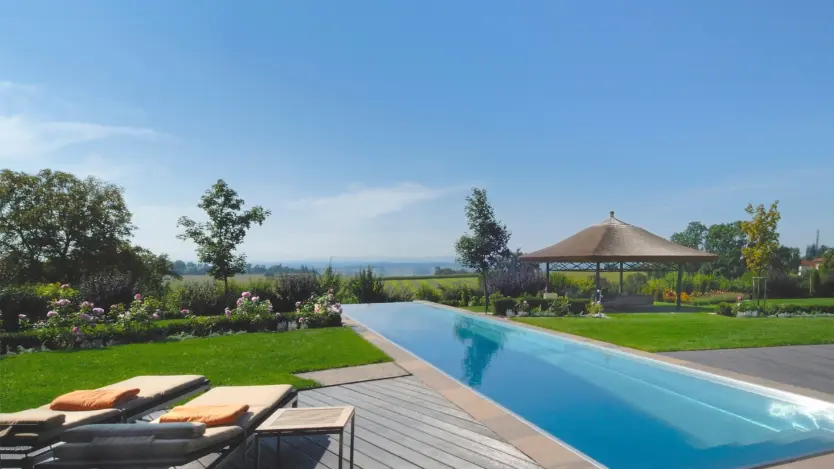 Sanierter Pool mit maßgefertigter Edelstahlwanne von Polytherm
