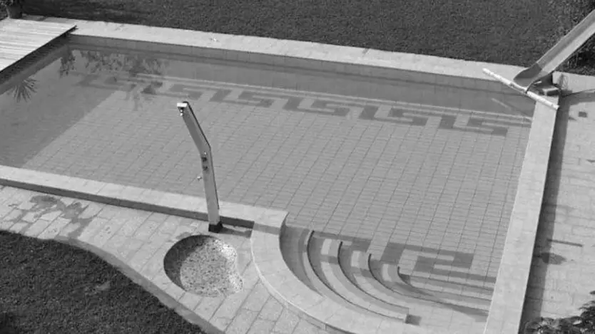 Bestehender Pool vor der Sanierung mit Edelstahl durch Polytherm